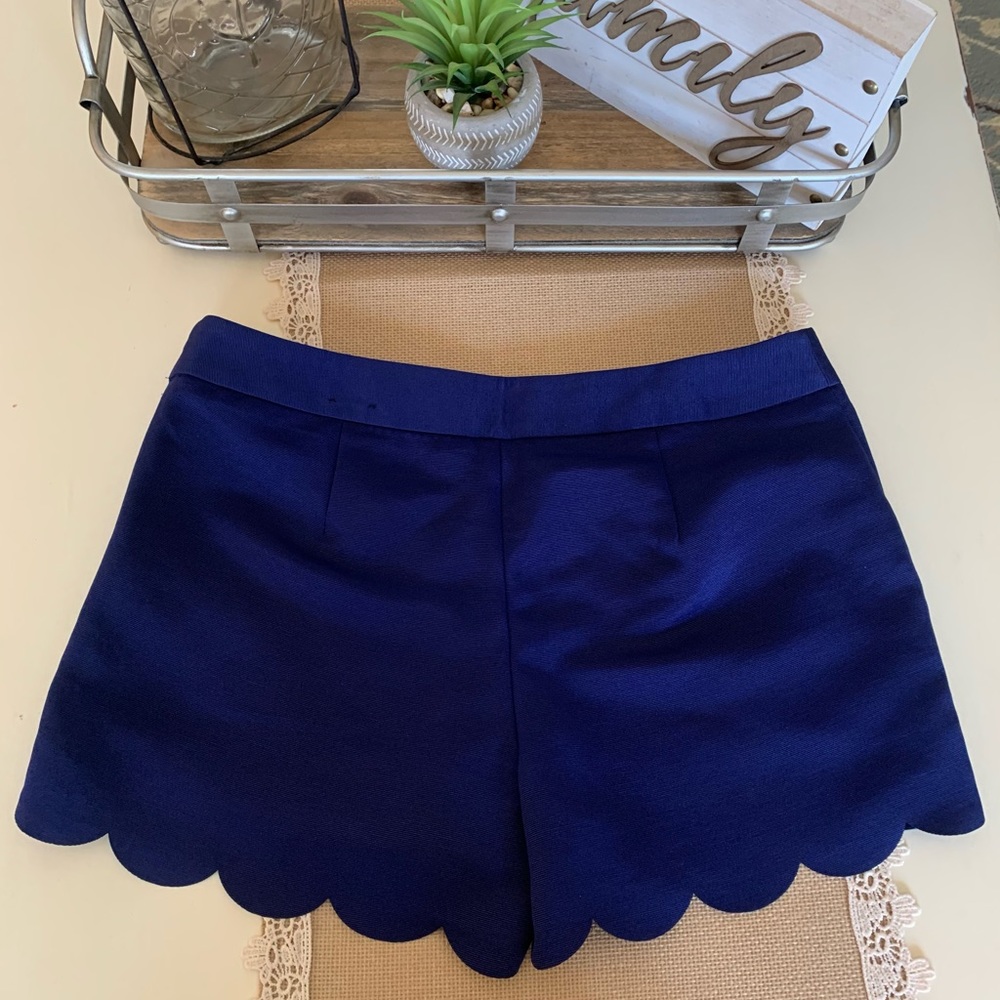 Scalloped Edge Express Shorts